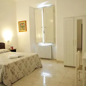 https://affittacamere-vanessa.it-tuscanyhotel.com