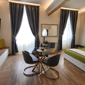 https://i-due-grifoni.taorminaitalyhotels.com